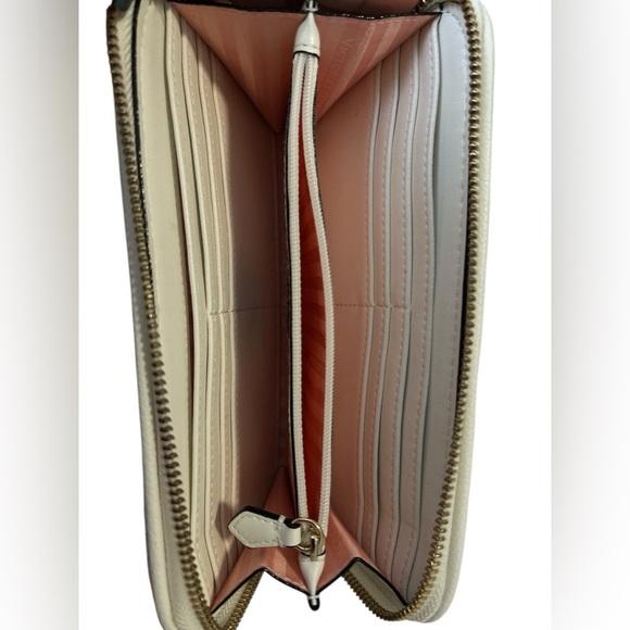 Victoria's Secret White Woven Zip-Around Wallet - Picture 5 of 8